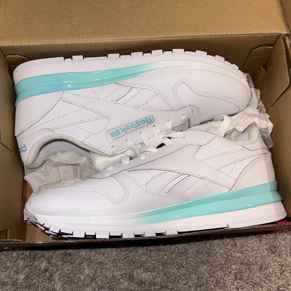 Women’s Reebok - Picture 2 of 5